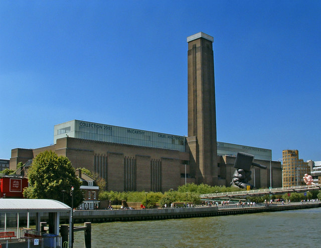 Das Tate Modern. Foto: Christine Matthews [CC-BY-SA-2.0], via Wikimedia Commons