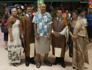 Präsident Ratu Epeli Nailatikau (Mitte) bei einer Verabschiedungsfeier für Absolventen der University of the South Pacific.