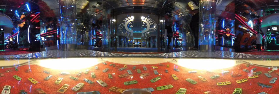 360-Grad-Aufnahme der Spielhalle auf der Color Magic.